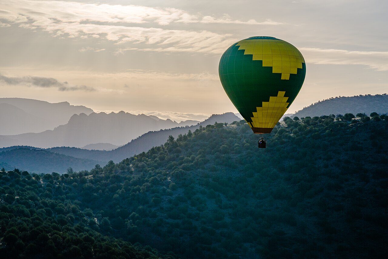 Ballons über dem Tal